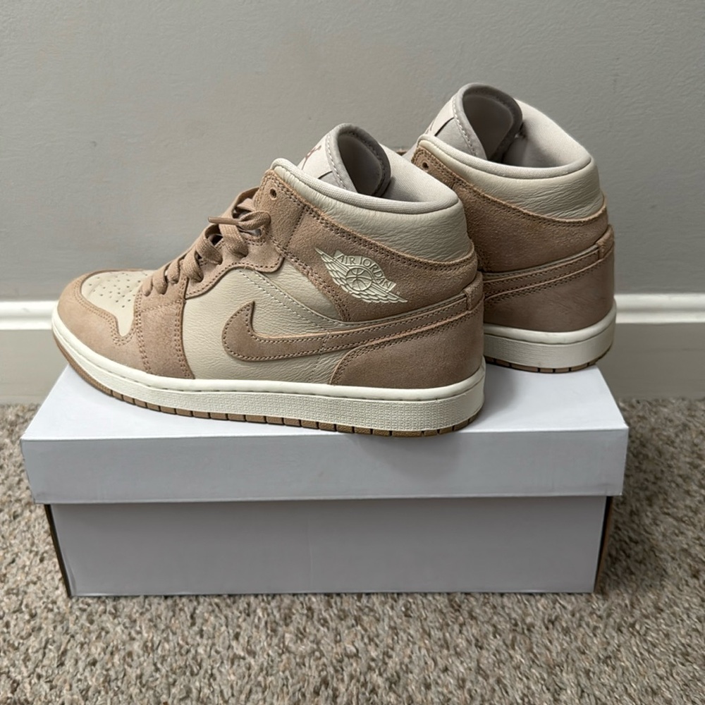 Women’s air Jordan 1 mid size 9